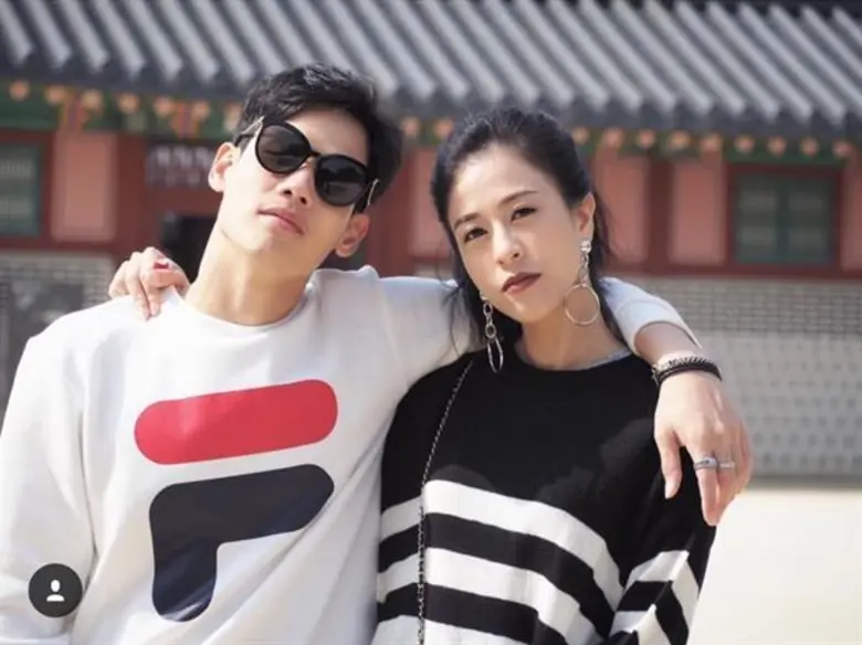 เอก ปลดล็อค โบว์ลิ่ง ช่อง 8  สลัดลุคนางงาม โชว์หวามถ่ายปก Hug