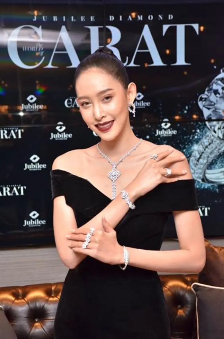 อลังการตระการตา!!! “เดอะ เวิลด์ ออฟ กะรัต 2017” งานเพชรกะรัตราคาพิเศษยิ่งใหญ่ที่สุดแห่งปี จาก “ยูบิลลี่ ไดมอนด์” อวดโฉมเครื่องประดับเพชรมาสเตอร์พีซรวมกว่า 500 ล้านบาท