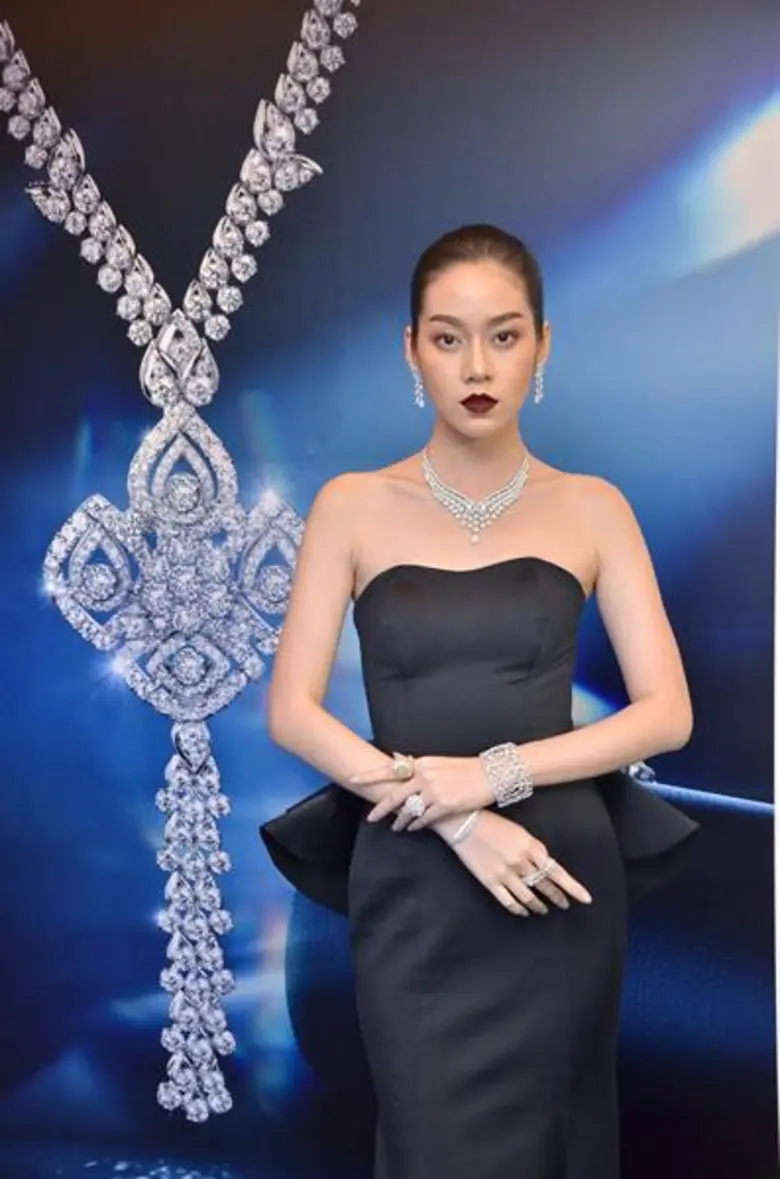 อลังการตระการตา!!! “เดอะ เวิลด์ ออฟ กะรัต 2017” งานเพชรกะรัตราคาพิเศษยิ่งใหญ่ที่สุดแห่งปี จาก “ยูบิลลี่ ไดมอนด์” อวดโฉมเครื่องประดับเพชรมาสเตอร์พีซรวมกว่า 500 ล้านบาท