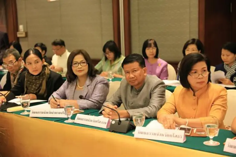 วธ.ขับเคลื่อนมรดกวัฒนธรรมอีสาน หนุนจัด“ร้อยแก่นสารสินธุ์ เมืองศิลป์ถิ่นผ้าไหม” เตรียมจัด“สวดมนต์ข้ามปี” -ฟื้นฟูงานวัด-ประเพณีท้องถิ่น ชูตลาดวัฒนธรรม-ถนนสายวัฒนธรรม ส่งเสริมท่องเที่ยวเชิงวัฒนธรรม