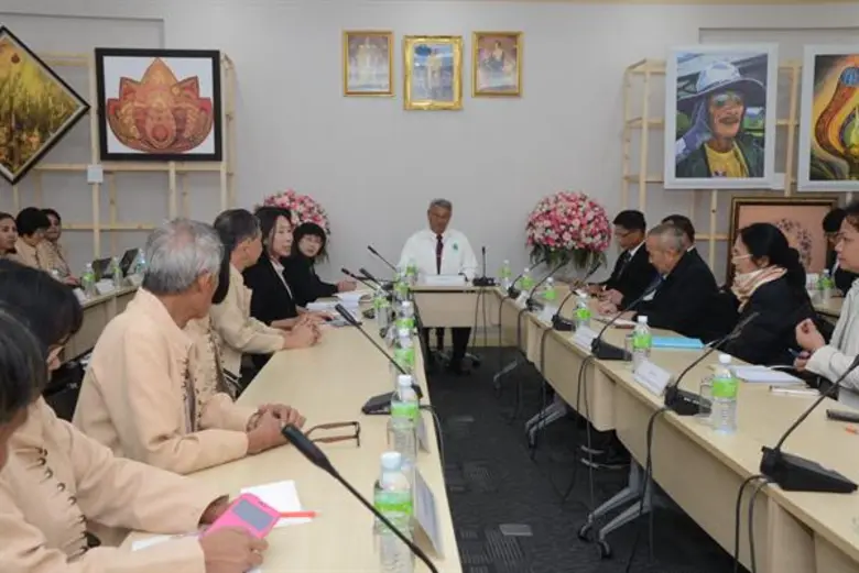 ดร.วิวัฒน์ ศัลยกำธร รัฐมนตรีช่วยว่าการกระ...