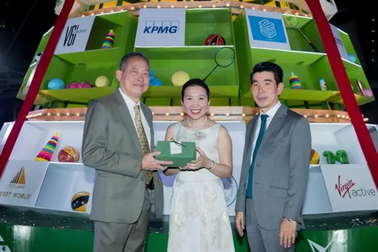 นายมารุต อรรถไกวัลวที (ซ้าย) รองประธานกรร...