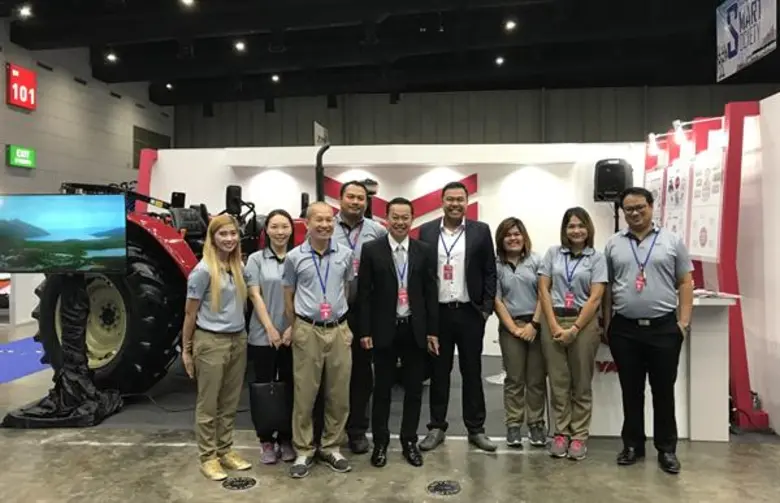 เธียรธรรม เธียรทองอินทร์ (กลาง) ผู้อำนวยก...