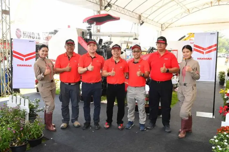 เธียรธรรม เธียรทองอินทร์ (กลาง) ผู้อำนวยก...