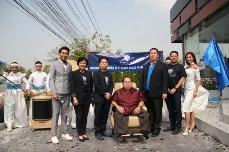 นายภูมินทร์ ปิยะวานิชย์ (ที่ 3 จากขวา) ปร...