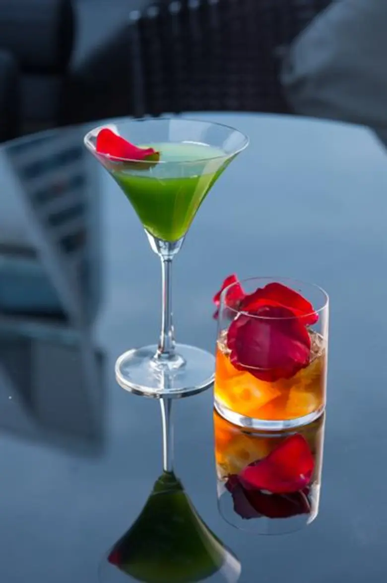 อัพแอนด์อะบัฟ บาร์ ขอแนะนำเมนูฟลอรัลค็อกเทล เมนูเครื่องดื่มต้อนรับศักราช 2561