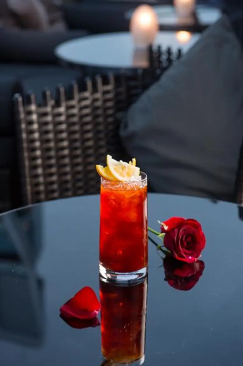 อัพแอนด์อะบัฟ บาร์ ขอแนะนำเมนูฟลอรัลค็อกเทล เมนูเครื่องดื่มต้อนรับศักราช 2561