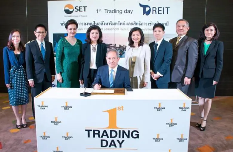 นายชนินทธ์ โทณวณิก ประธานกรรมการ บริษัท ด...