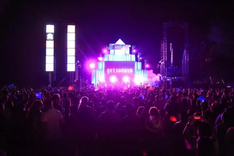 เฉพาะวัยรุ่นเท่านั้น !! EFM CHILL ON THE BEACH # 14 ผนึกกำลังความมันส์แบบทวีคูณ