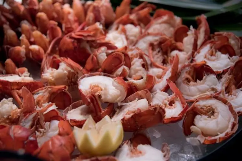 ร่วมส่งท้ายความทรงจำดีๆในปีพ.ศ. 2560 และเฉลิมฉลองต้อนรับพุทธศักราชใหม่ 2561 กับโปรโมชั่นอาหารและเครื่องดื่มพร้อมกิจกรรมสุดพิเศษ ณ โรงแรมสยามเคมปินสกี้ กรุงเทพฯ