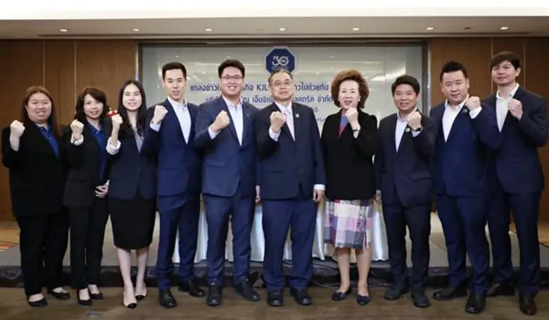 นายการุณย์ สุจิวโรดม (ที่5จากขวา) ประธานก...