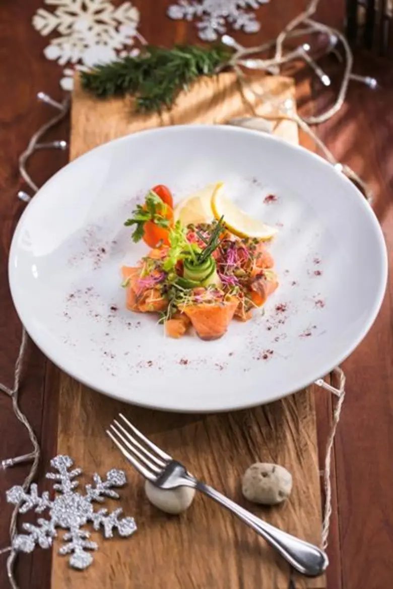 ขอเชิญชวนทุกท่านร่วมฉลองคริสต์มาส อีฟ กับ...