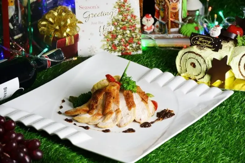 เฉลิมฉลองเทศกาลคริสต์มาสและปีใหม่ ตลอดเดื...