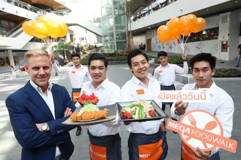 นายคริสเตียน โอลอฟสัน กรรมการผู้จัดการ ศู...