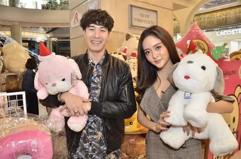 'ซัน’ ควงนางร้ายคู่ซี้ 'แก้มบุ๋ม’ ช็อปปิ้งของขวัญปีใหม่…ให้คนรู้ใจ