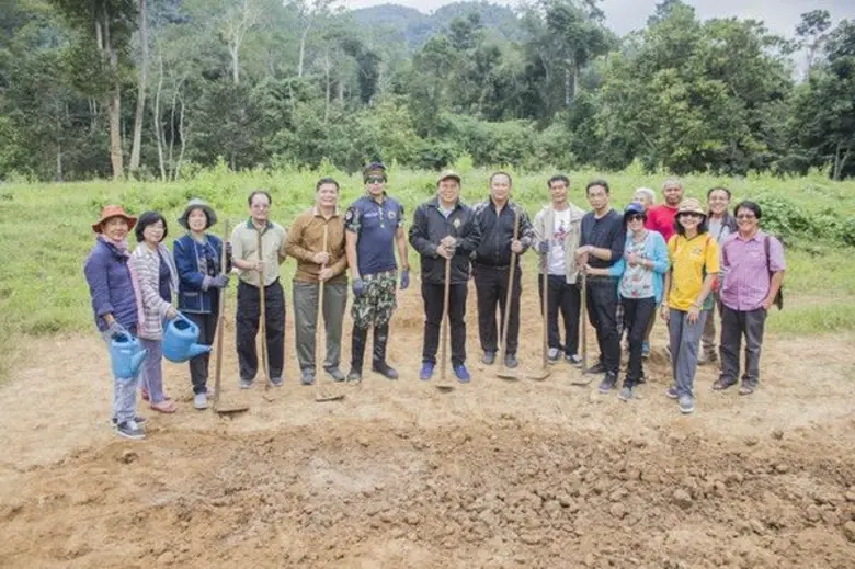 สู่ปีที่ 8 กลุ่ม Bike Finder จับมือ หมอล็อต พร้อมอาสา ร่วมกับ อุทยานแห่งชาติแก่งกระจาน ถางเถาวัลย์ - ทำโป่ง- สร้างแหล่งอาหารให้สัตว์ป่า คืนกำไรให้ธรรมชาติ