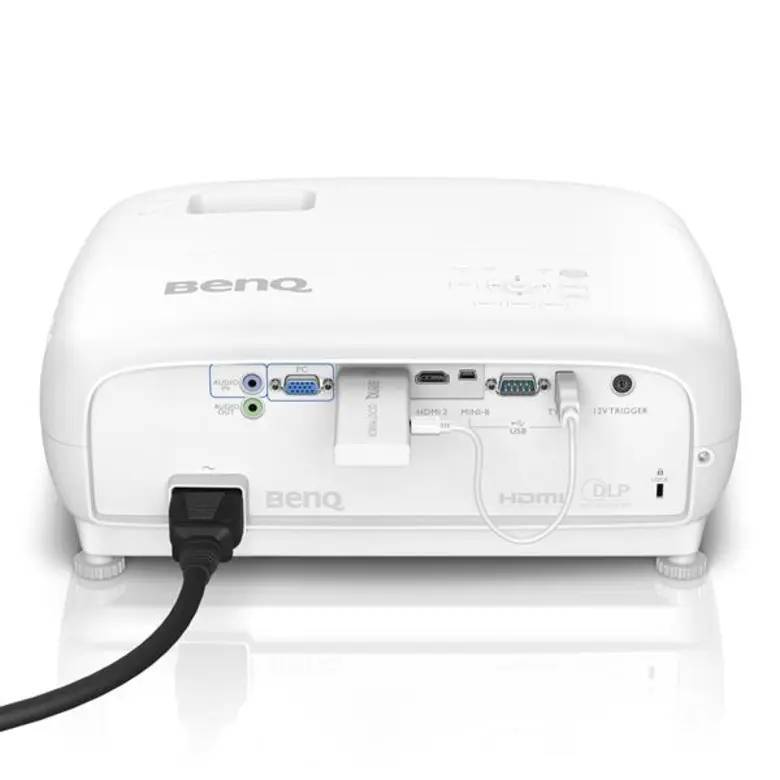 เบ็นคิว (BenQ) ขอแนะนำโฮมโปรเจคเตอร์ รุ่นใหม่ W1700 เปลี่ยนพื้นที่อันแสนธรรมดา ให้เป็นโรงภาพยนตร์ส่วนตัวระดับโลกในบ้านคุณ
