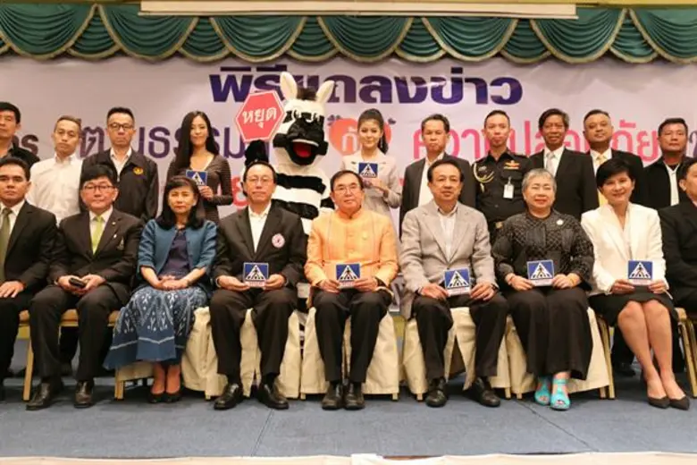 รมต ก.วัฒนธรรม,มูลนิธิเมาไม่ขับ นำดารา โบว์ลิ่ง –ลาดา รณรงค์หยุดรถทางม้าลาย ลดอุบัติเหตุ