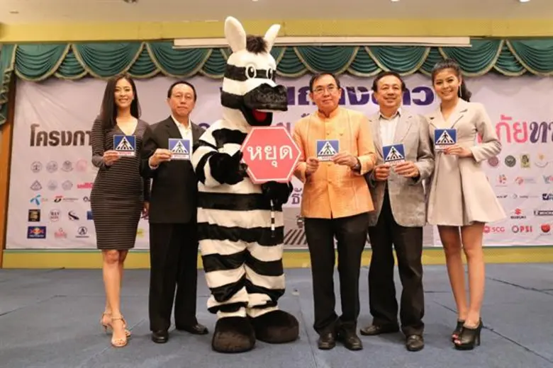 รมต ก.วัฒนธรรม,มูลนิธิเมาไม่ขับ นำดารา โบว์ลิ่ง –ลาดา รณรงค์หยุดรถทางม้าลาย ลดอุบัติเหตุ