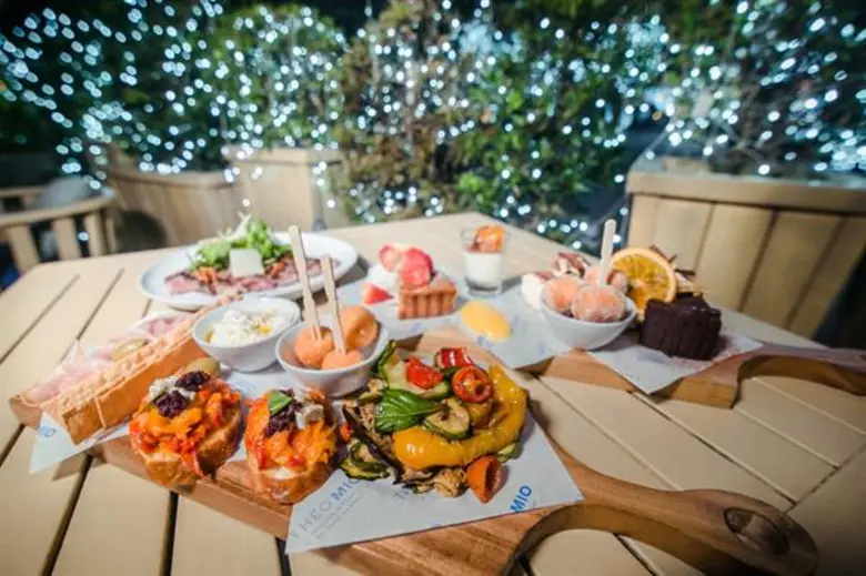 9 สุดยอดร้านกินดื่ม  ที่เห็นวิวไฟล้านดวงปีใหม่ย่านราชประสงค์สวยที่สุด พร้อมร่วมถ่ายทอดความงามย่านราชประสงค์ ในแคมเปญประกวดภาพถ่าย BEAUTIFUL BANGKOK