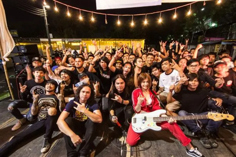 เสร็จสิ้นเป็นที่เรียบร้อย กับเทศกาลดนตรีเพื่อสุขภาพแห่งชาติ โคตรอินดี้ครั้งที่ 13 ตอน โคตรอินดี้พาซ่าส์ : KODINDY P(L)AZA จารึกประวัติศาสตร์อีกครั้ง 120 ศิลปิน 8 เวที เที่ยงวันยันเที่ยงคืน