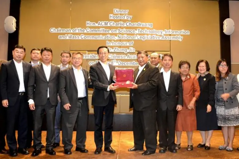 พลเอกชาลี จันทร์เรือง ประธานคณะกรรมาธิการ...