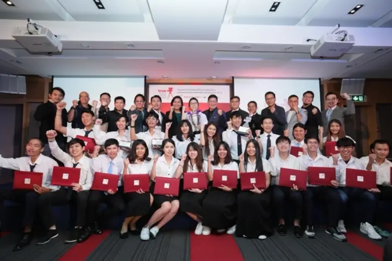 2 ทีมนักศึกษาเก่ง จากคณะดิจิทัลมีเดีย มหา...