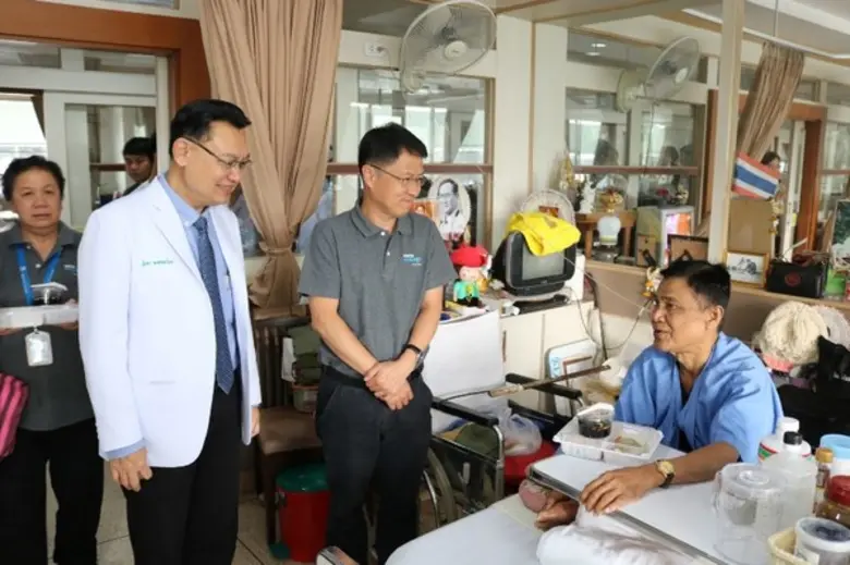 ณ โรงพยาบาลทหารผ่านศึก ผู้ป่วยที่ต้องใส่แ...