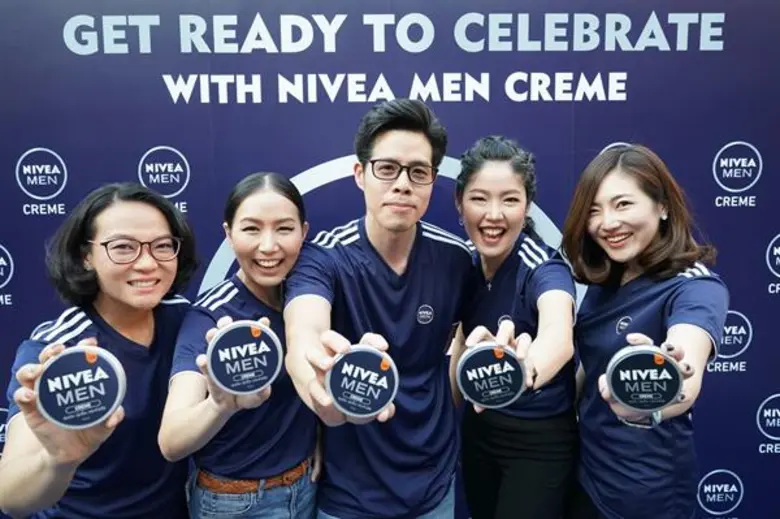 คุณเขมชาติ เติมวิวัฒน์ (ที่ 4 จากขวา) ผู้...