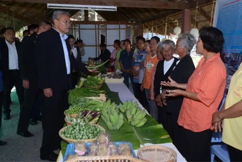 ดร.วิวัฒน์ ศัลยกำธร รัฐมนตรีช่วยว่าการกระ...