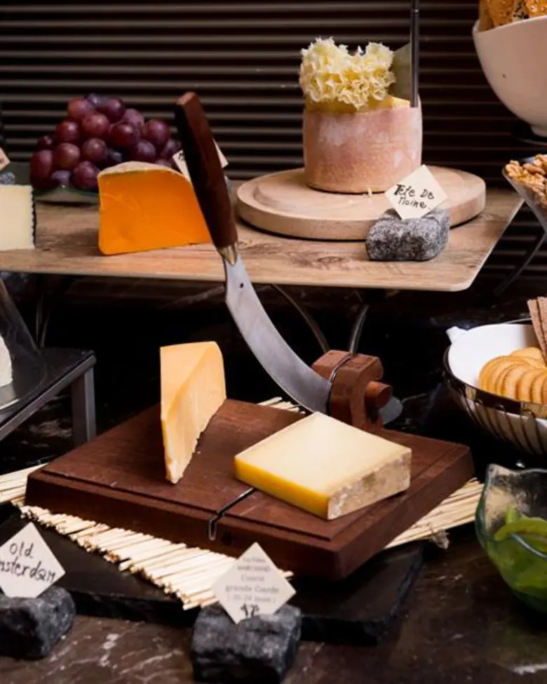 ห้องอาหารอัพแอนด์อะบัฟแนะนำบุฟเฟ่ต์อาหารนานาชาติมื้อค่ำทุกวันเสาร์