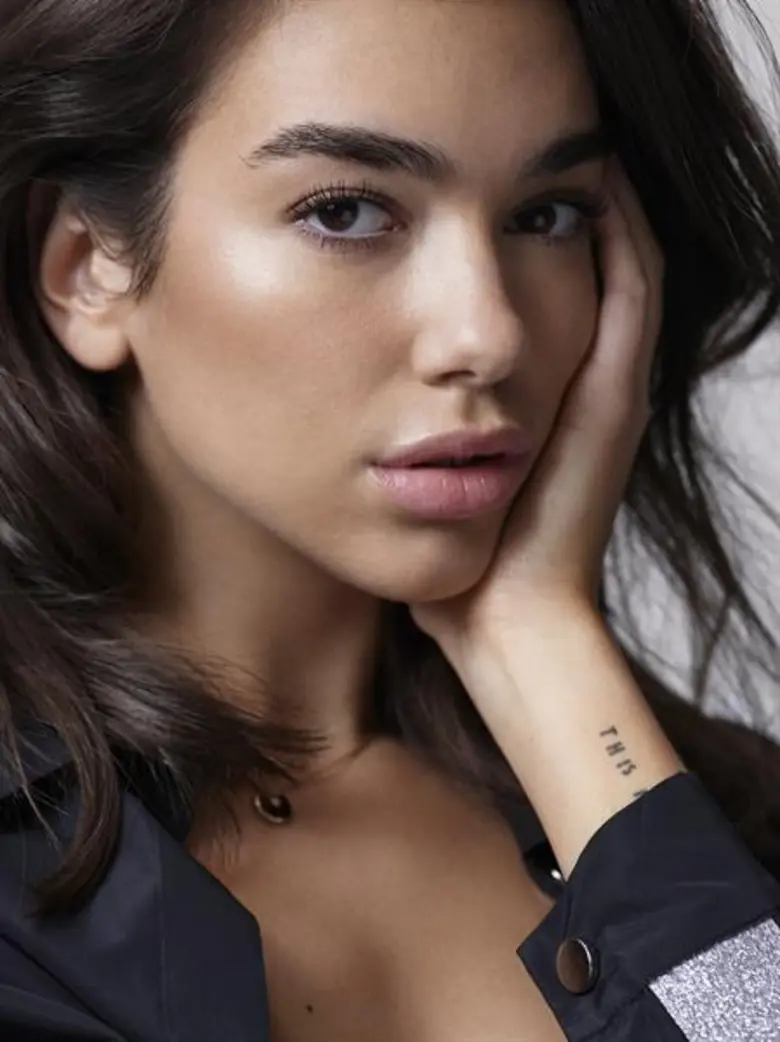 สาวสวย "ดัว ลิปา" Dua Lipa เป็นที่รู้จักใ...