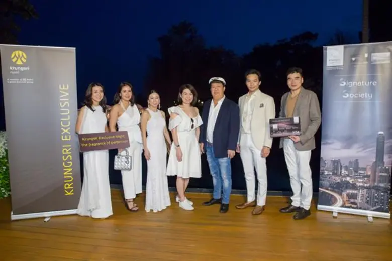 สมหวัง โตรักตระกูล (ขวาสุด) กรรมการผู้จัด...