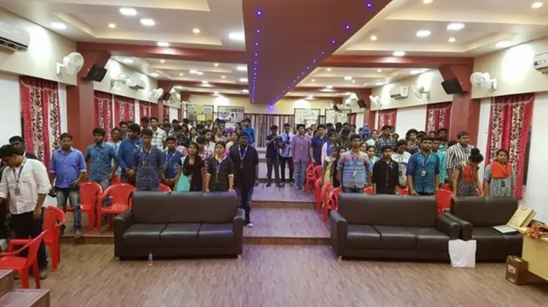 ผศ.ดร.วิรัช เลิศไพฑูรย์พันธ์ รองอธิการบดี...