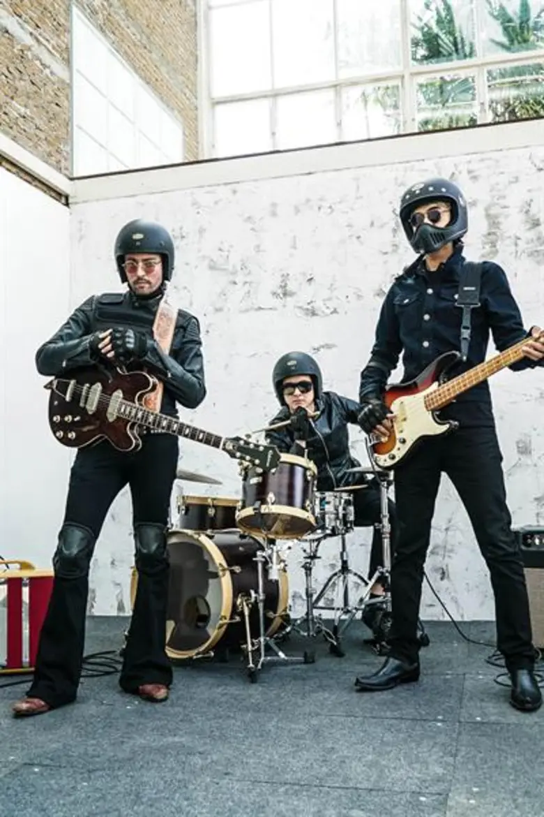 ยังคงเดินหน้าปล่อยผลงานจากอัลบั้ม "ดำสนิท...