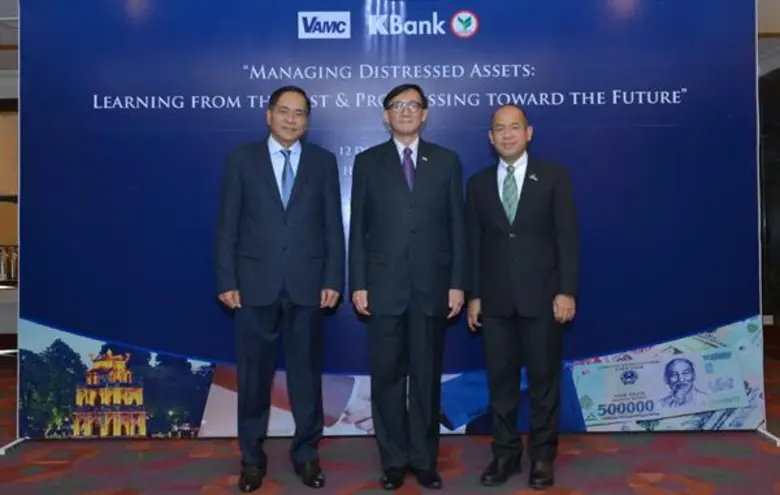 นายภัทรพงศ์ กัณหสุวรรณ (ขวา) รองกรรมการผู...