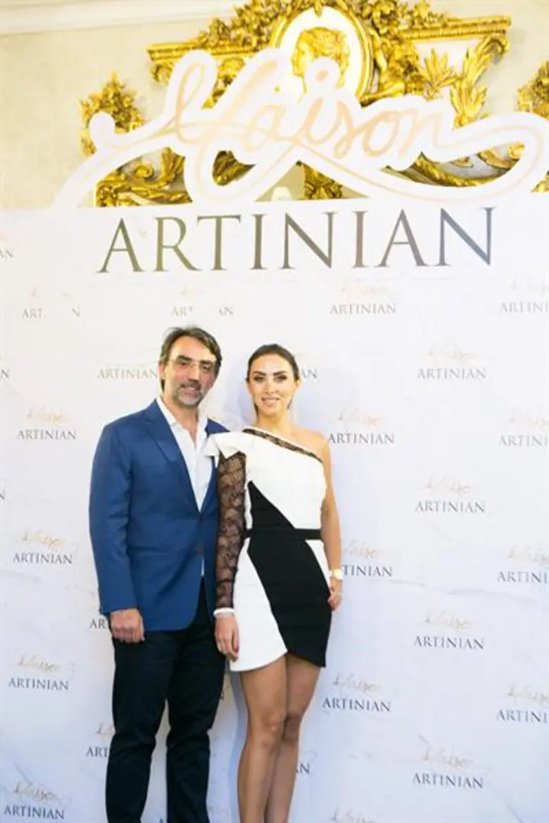 “เมซอง อาร์ทิเนี่ยน" ฉลองครบ 1 ปี จัดงาน “กะรัต แอนด์ แคนวาส โซเชียล ไฮ ที” อวดประกายอัญมณีล้ำค่า คอลเลกชั่นสุดหรู