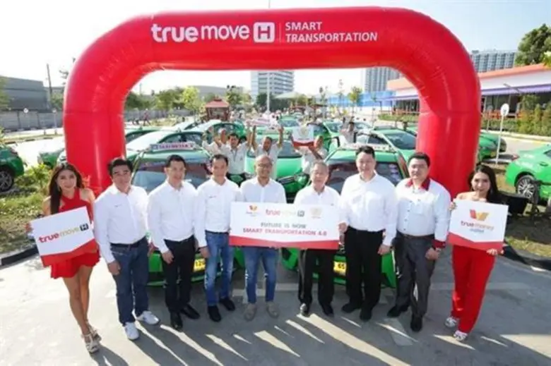 ทรูมูฟ เอช จับมือ สหกรณ์แท็กซี่สุวรรณภูมิ ร่วมยกระดับบริการสู่ Smart Transportation 4.0 ติดตั้งระบบ Wifi และซิม IOT ให้ลูกค้าใช้งาน พร้อมเสริมแกร่งด้วยการชำระเงิน ผ่านกระเป๋าเงินอิเล็กทรอนิกส์ ทรูมันนี่ วอลเล็ท