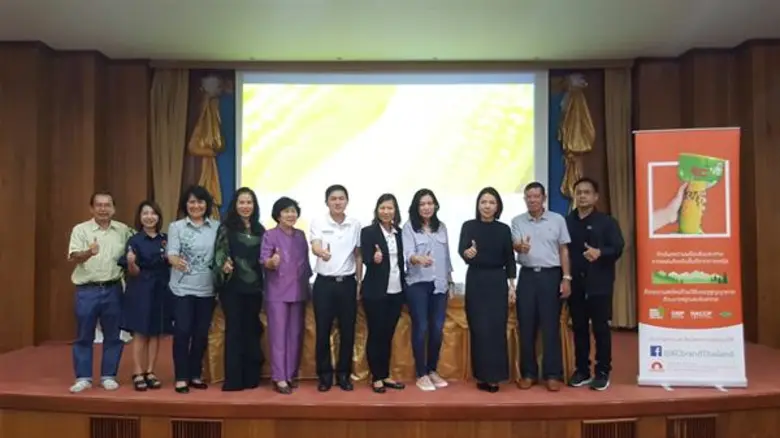 นายเสกสรรค์ ธโนปจัย (ที่6จากขวา) ประธานเจ...