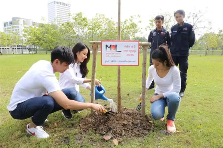 เอี๊ยง ธัญญ่า แนน ขอทำดีด้วยหัวใจ ปลูกต้นไม้ รอบสวนรถไฟ รำลึก 13 ปี ร้อยตำรวจตรี คุณพุ่ม เจนเซน