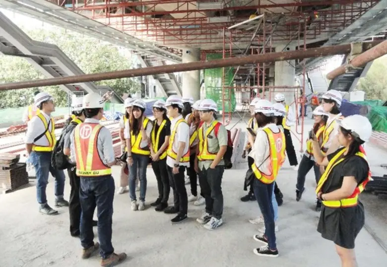 โครงการรถไฟฟ้าสายสีเขียว ช่วงหมอชิต-สะพานใหม่-คูคต ให้การต้อนรับอาจารย์และคณะนักศึกษา จากมหาวิทยาลัยศิลปากร เข้าศึกษาดูงานของโครงการฯ