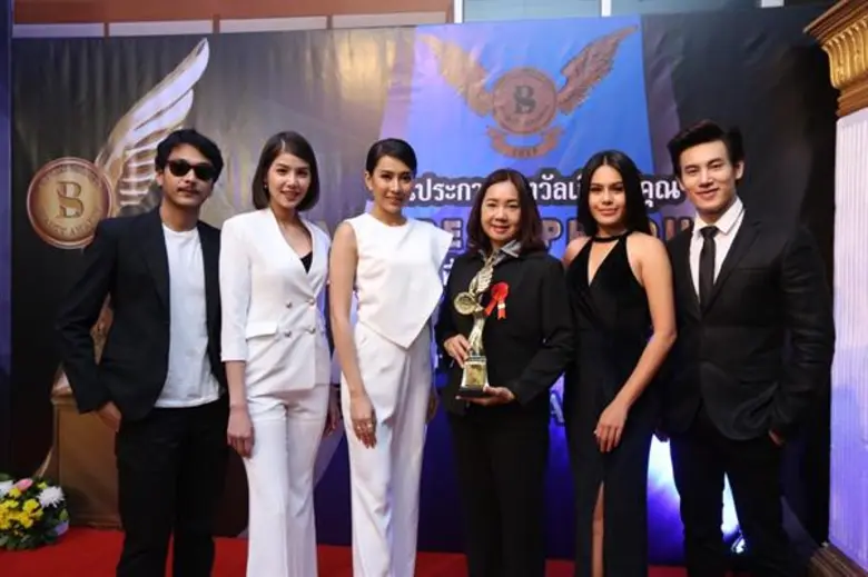 เหล่าศิลปินดาราเข้ารับรางวัล Beauty Awards2017