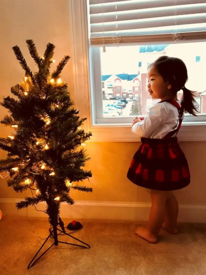 เทศกาลแห่งความสุขเวียนมาถึงอีกครั้ง นอกจากความสุข สนุกสนานแล้ว ในฐานะพ่อแม่ เราจะใช้โอกาสในเทศกาลนี้ สอนอะไรเจ้าตัวเล็กของเราได้บ้าง มาลองดูคำแนะนำจากคุณหมอกันค่ะ