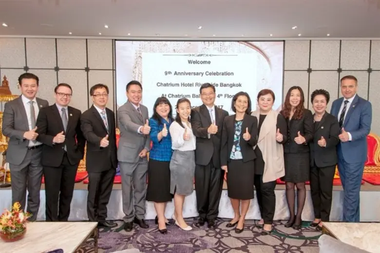 ชาลี โสภณพนิช (ที่ 7 จากซ้าย) ประธานกรรมก...