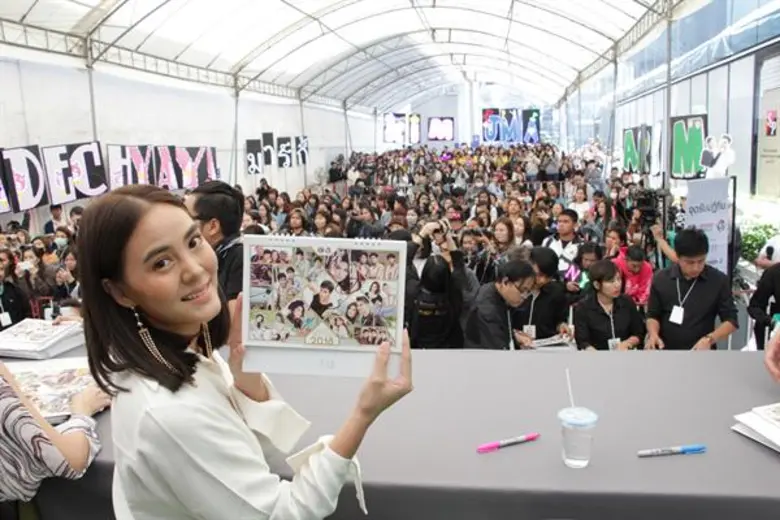 ช่อง 3 ส่งความสุขท้าลมหนาวรับวันปีใหม่ จัดทัพนักแสดง เซ็นปฏิทินปี 2561