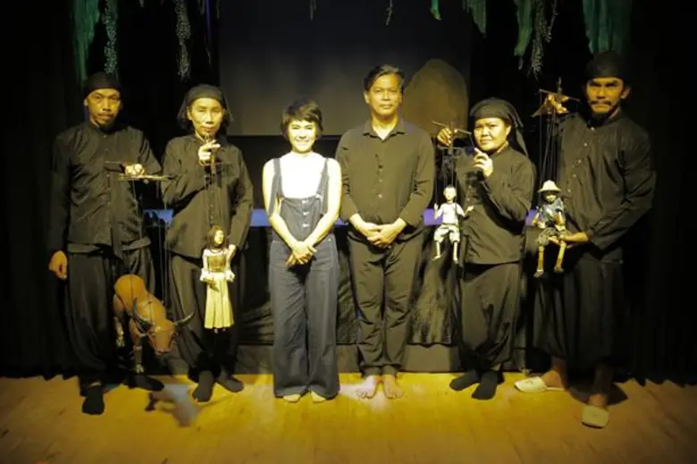 ไปรู้จักกับหุ่นสายเสมา ศิลปะเพื่อสังคม ใน หนองโพ ๙ ตามพระราชปณิธาน สานต่ออาชีพที่พ่อให้