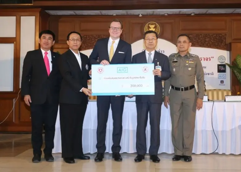 มร. โทมี่ ลัทวา-คิสโคลา (ลำดับที่ 3 จากขว...