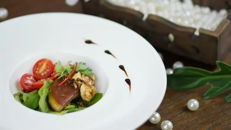 ในวันส่งท้ายปีเก่านี้ ภัตตาคารบลู เอเลเฟ่...