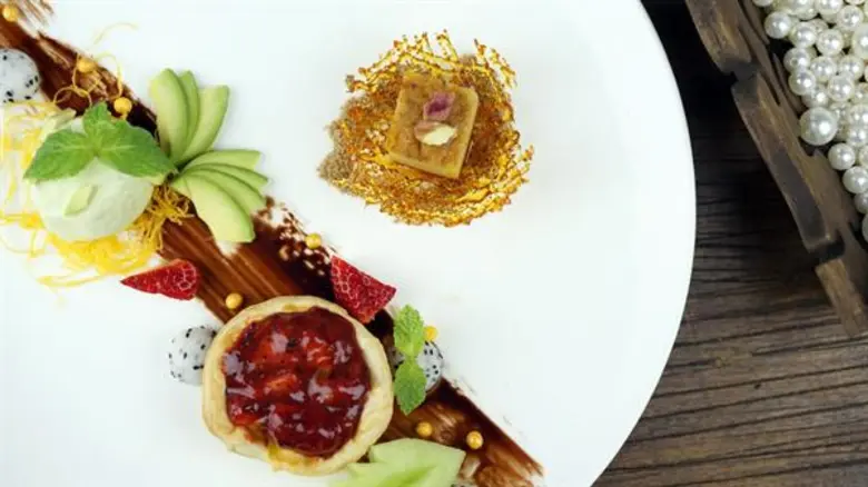 ภัตตาคารบลู เอเลเฟ่นท์  นำท่านเดินทางสู่รัตนโกสินทร์ศก กับอาหารต้นตำรับชาววังและวัตถุดิบจากโครงการหลวง ในวันส่งท้ายปีเก่า ต้อนรับปีใหม่