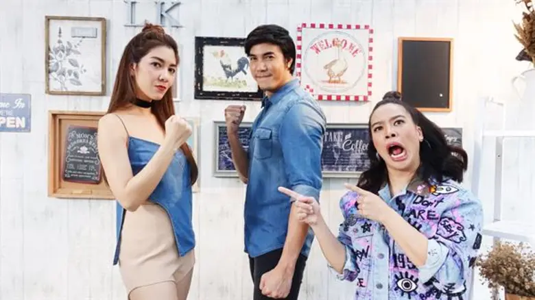 เลดี้ก้นครัวต้อนรับการกลับมาอีกครั้งของพร...